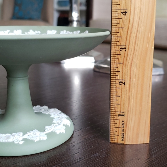 🔥HP🔥VTG Wedgwood Jasperware, grapevine, plate on a stand, light green - Picture 6 of 8